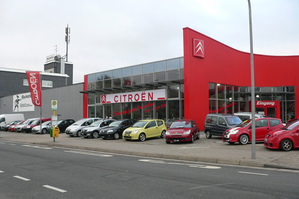 ムスケティアの母体ディーラーと新社屋。（2007年）