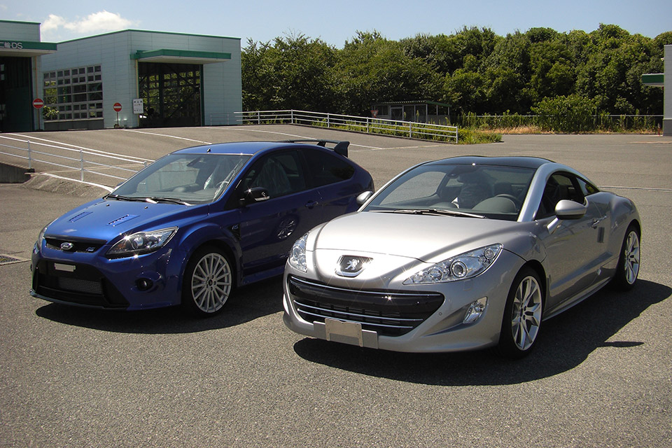 プジョー RCZとフォード フォーカスRS Mk2