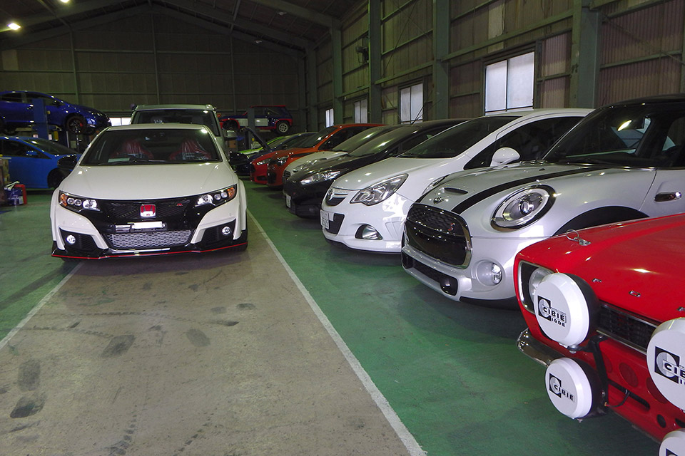 新店舗入口。30 台は余裕