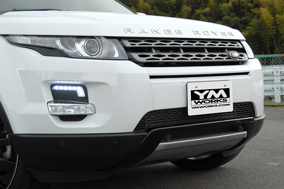 バンパー下部のブラックペイントと増設デイライト