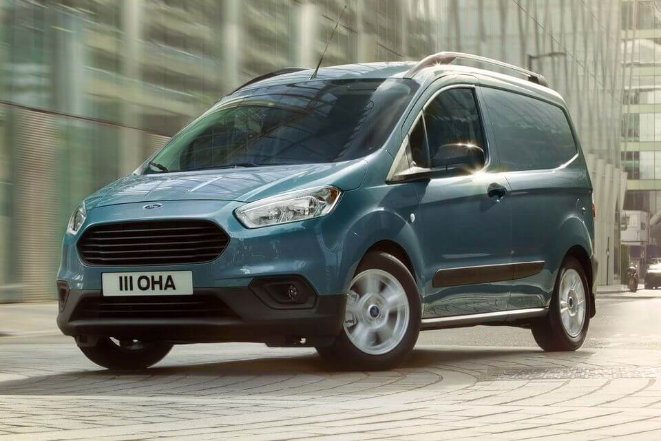 新型フォード トランジット クーリエ