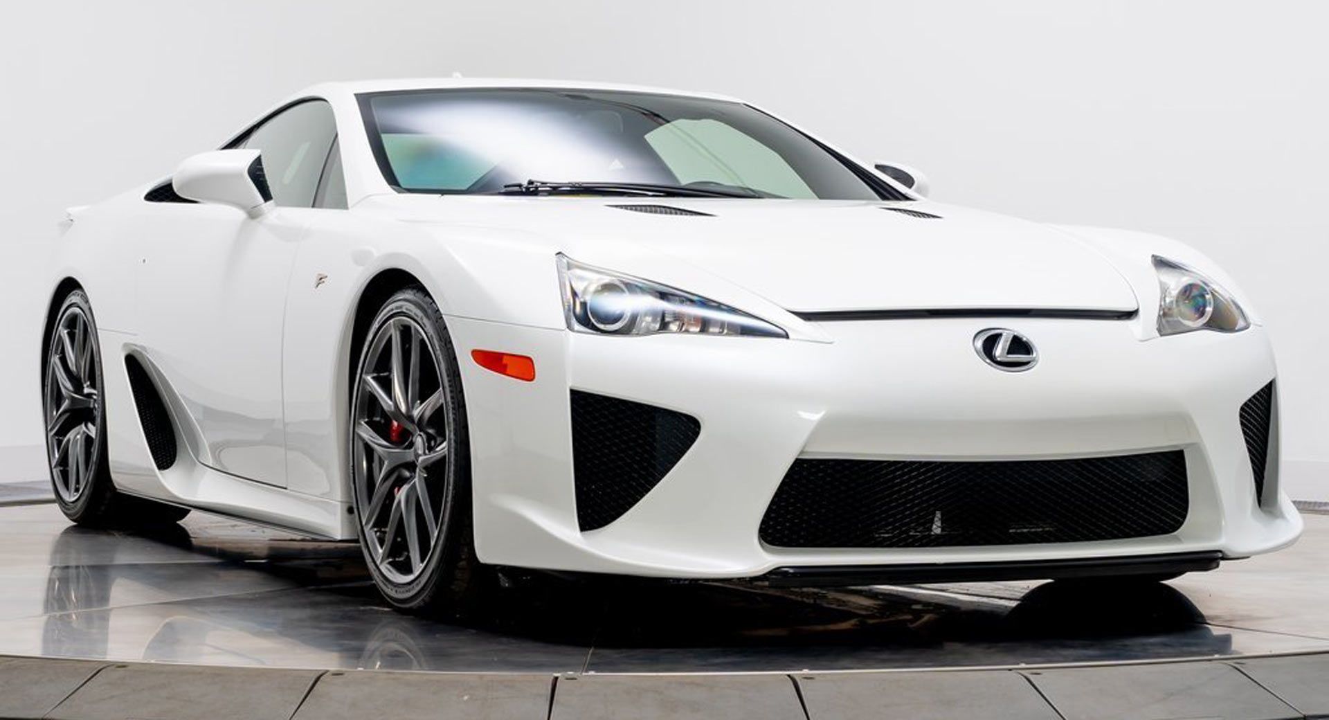 スーパーカー特集｜レクサス(LEXUS) LFA | ワイエムワークス公式｜輸入