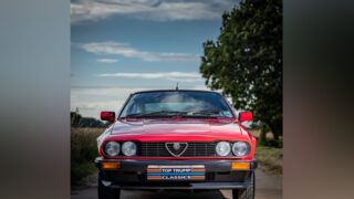 2週間限定値下げ新品　フロントガラス＆ゴムモール　アルフェッタ　GTV 1982-alfa-romeo-gtv-