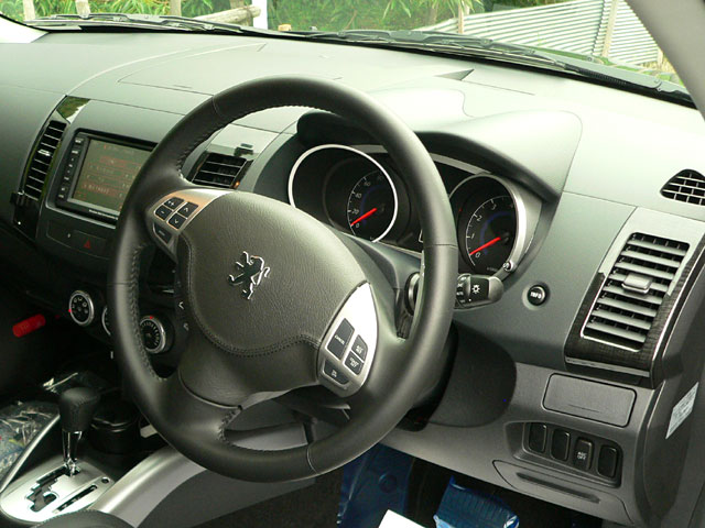 MITSUBISHI OUTLANDER 改 PEUGEOT 4007 ステアリング