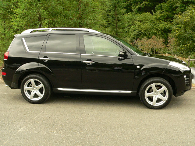 MITSUBISHI OUTLANDER 改 PEUGEOT 4007 サイド