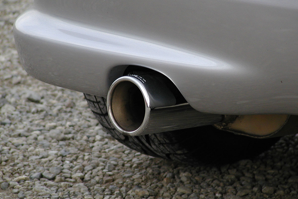 マフラーエンドの装着時はこんな感じ