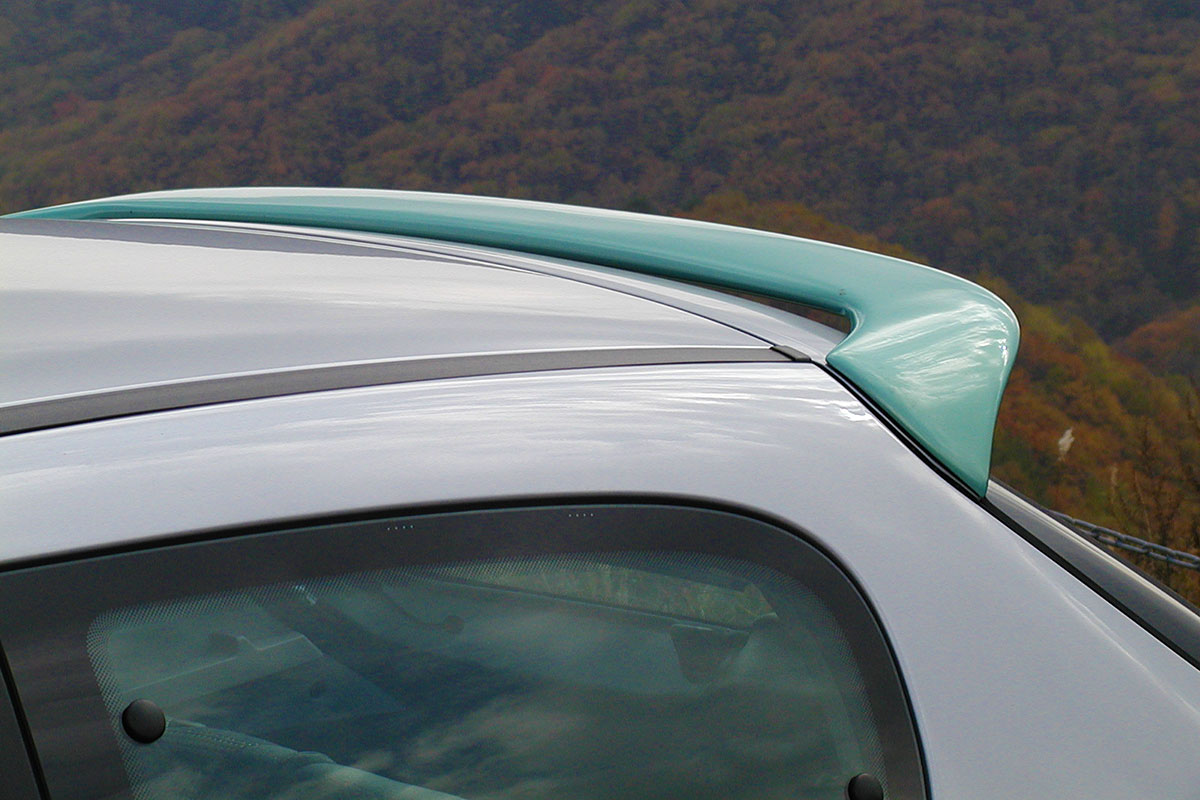 ルーフスポイラー