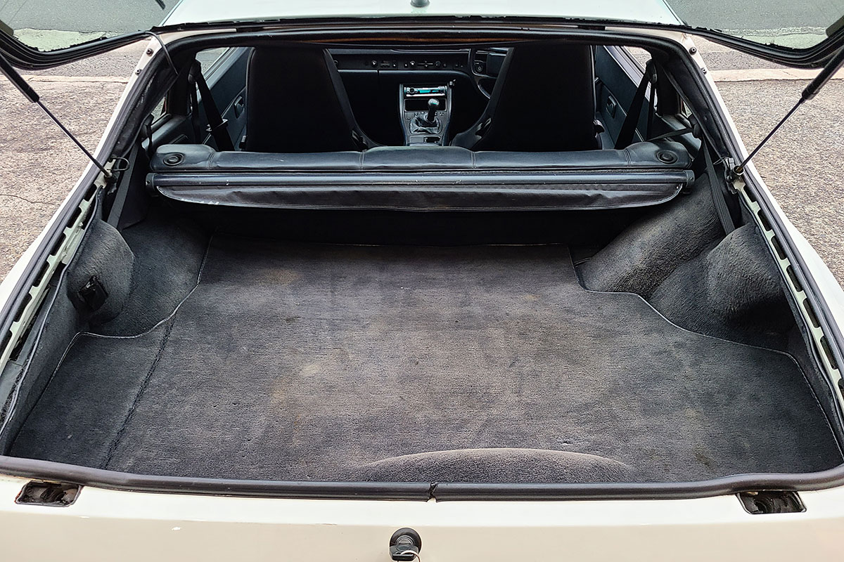 在庫車特別販売 ポルシェ 944S2（PORSCHE 944S2）英国仕様 右ハンドル