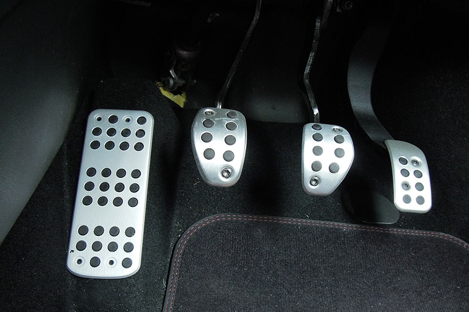 クラッチを踏むと異音（キコキコ・キッキッ音）がする原因と対処法