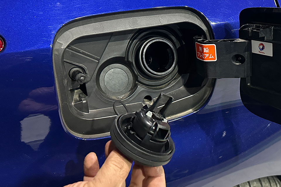 車の給油キャップのカチカチ音がしない原因と対処法