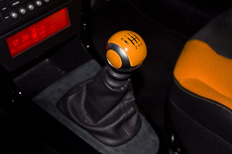 車のギアを入れた時の異音（ギア鳴り）の原因と対処法