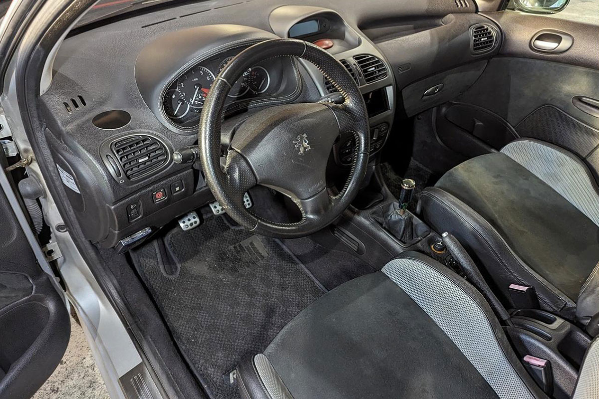 在庫車特別販売 プジョー 206RC（PEUGEOT 206RC）正規輸入車 左ハンドル｜最後のNAエンジン搭載スポーツプジョー