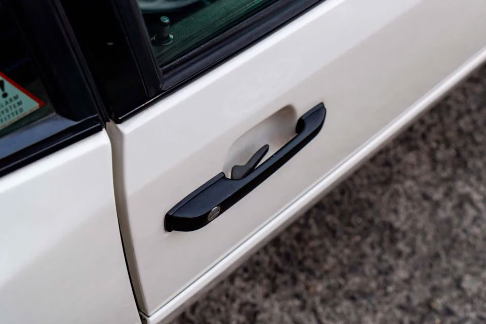 車のドアが開かない・ロック解除できない原因と対処法