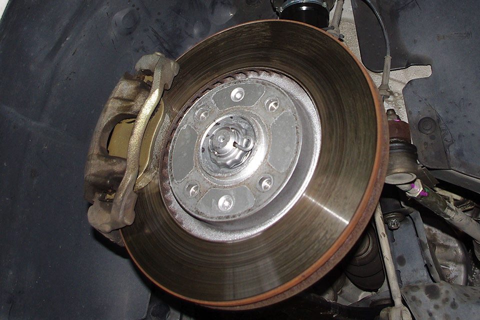 ブレーキパッドの減り・摩耗が激しい原因と対処法