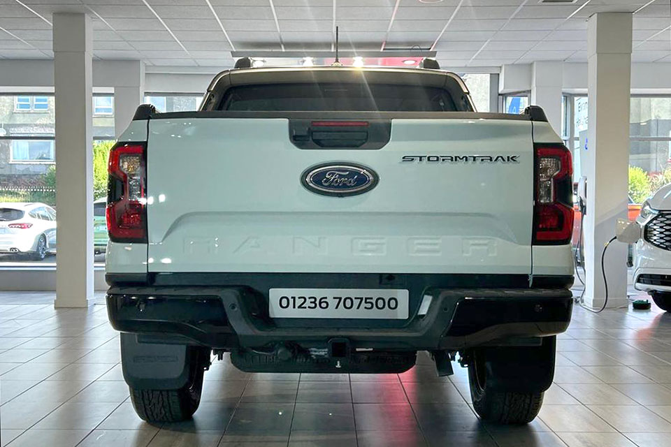 特選輸入車 Vol.702 フォード レンジャー ストームトラック プラグインハイブリッド（FORD RANGER STORMTRAK PHEV）｜イギリス新車販売