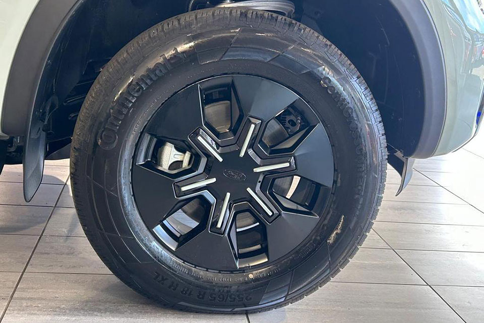 特選輸入車 Vol.702 フォード レンジャー ストームトラック プラグインハイブリッド（FORD RANGER STORMTRAK PHEV）｜イギリス新車販売