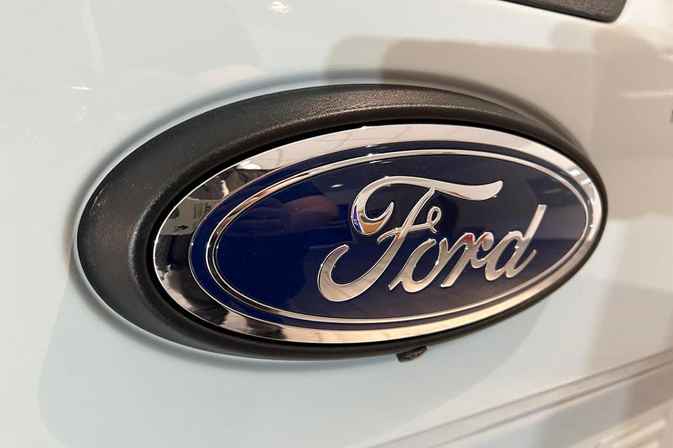 特選輸入車 Vol.702 フォード レンジャー ストームトラック プラグインハイブリッド（FORD RANGER STORMTRAK PHEV）｜イギリス新車販売