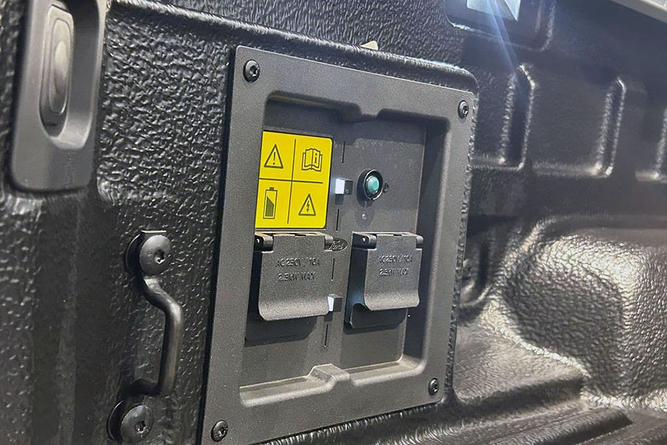 特選輸入車 Vol.702 フォード レンジャー ストームトラック プラグインハイブリッド（FORD RANGER STORMTRAK PHEV）｜イギリス新車販売