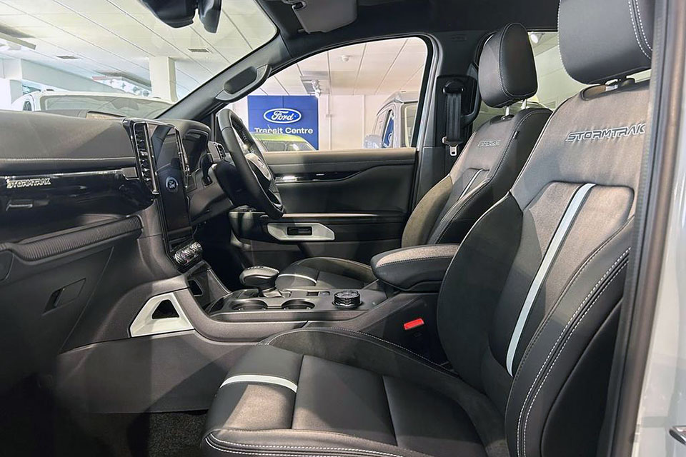 特選輸入車 Vol.702 フォード レンジャー ストームトラック プラグインハイブリッド（FORD RANGER STORMTRAK PHEV）｜イギリス新車販売