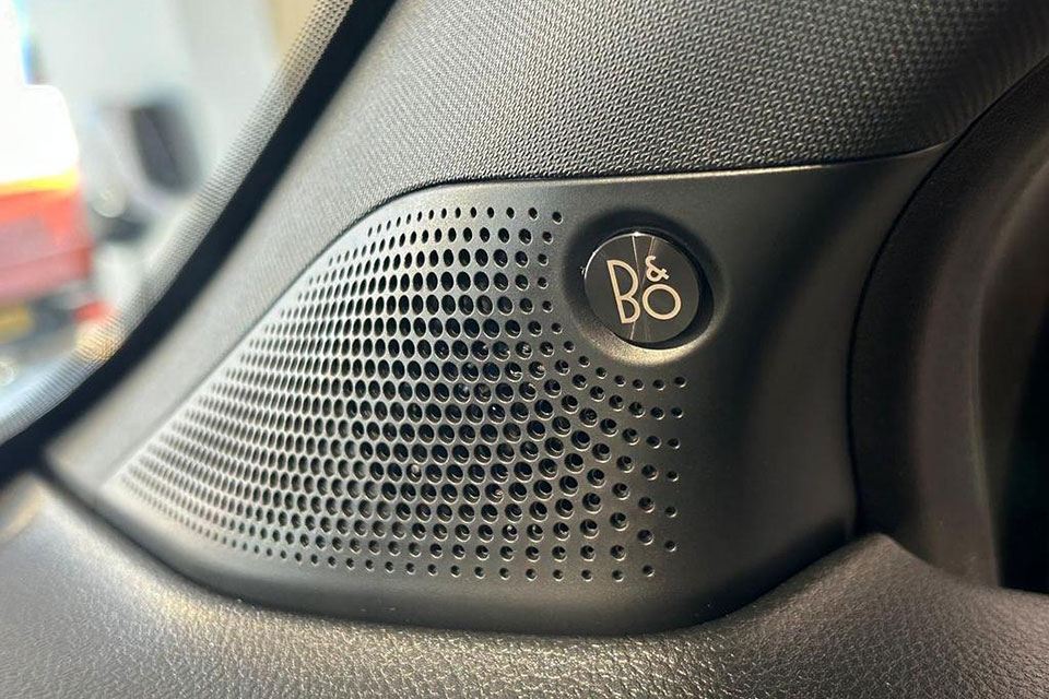 特選輸入車 Vol.702 フォード レンジャー ストームトラック プラグインハイブリッド（FORD RANGER STORMTRAK PHEV）｜イギリス新車販売