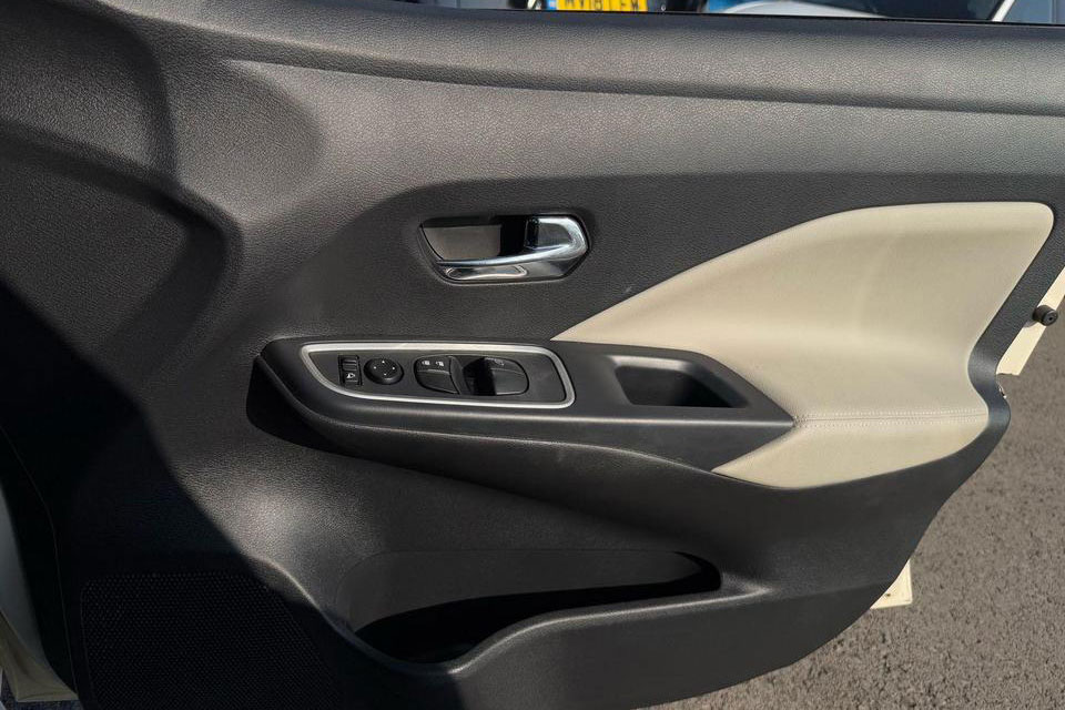 特選輸入車 Vol.701 日産 マイクラ 0.9 IG-T テクナ