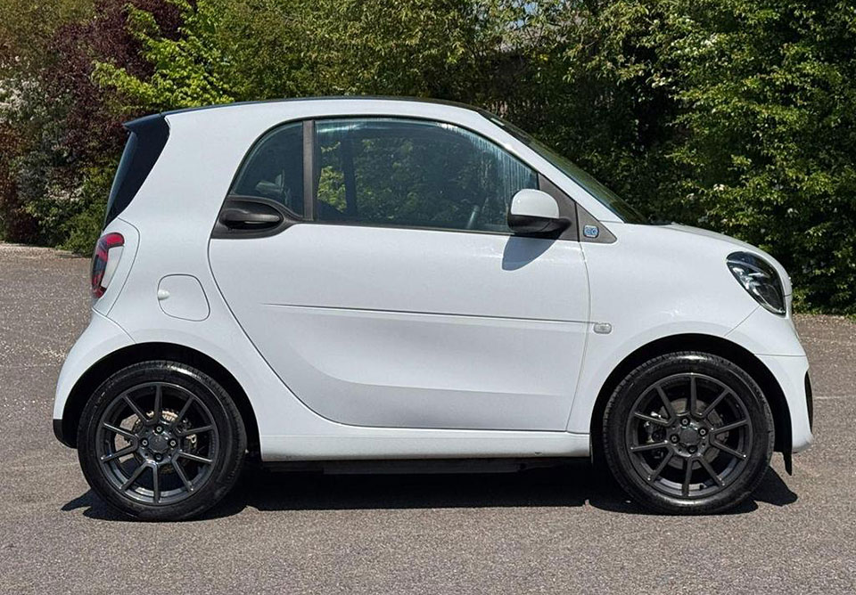 特選輸入車 Vol.703 スマート EQ フォーツー ブラバスライン（Smart EQ fortwo BRABUS Line）｜イギリス中古車販売