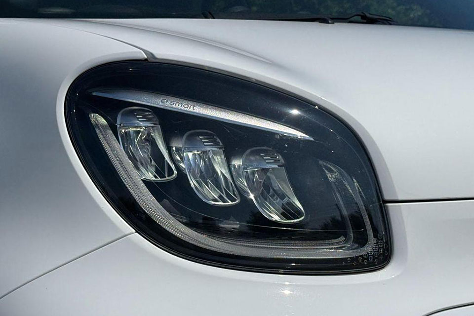 特選輸入車 Vol.703 スマート EQ フォーツー ブラバスライン（Smart EQ fortwo BRABUS Line）｜イギリス中古車販売