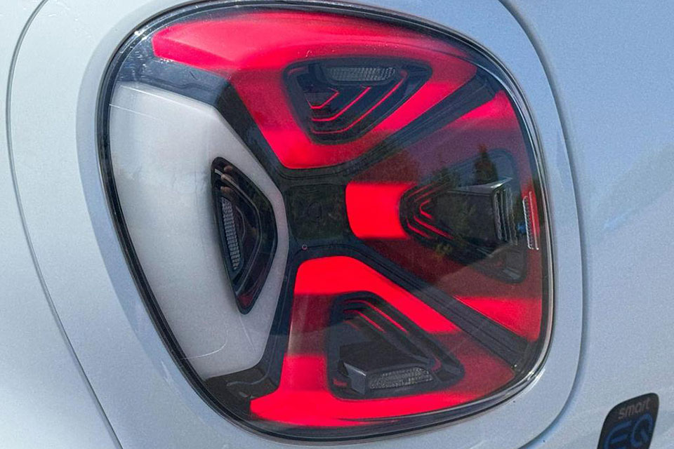 特選輸入車 Vol.703 スマート EQ フォーツー ブラバスライン（Smart EQ fortwo BRABUS Line）｜イギリス中古車販売