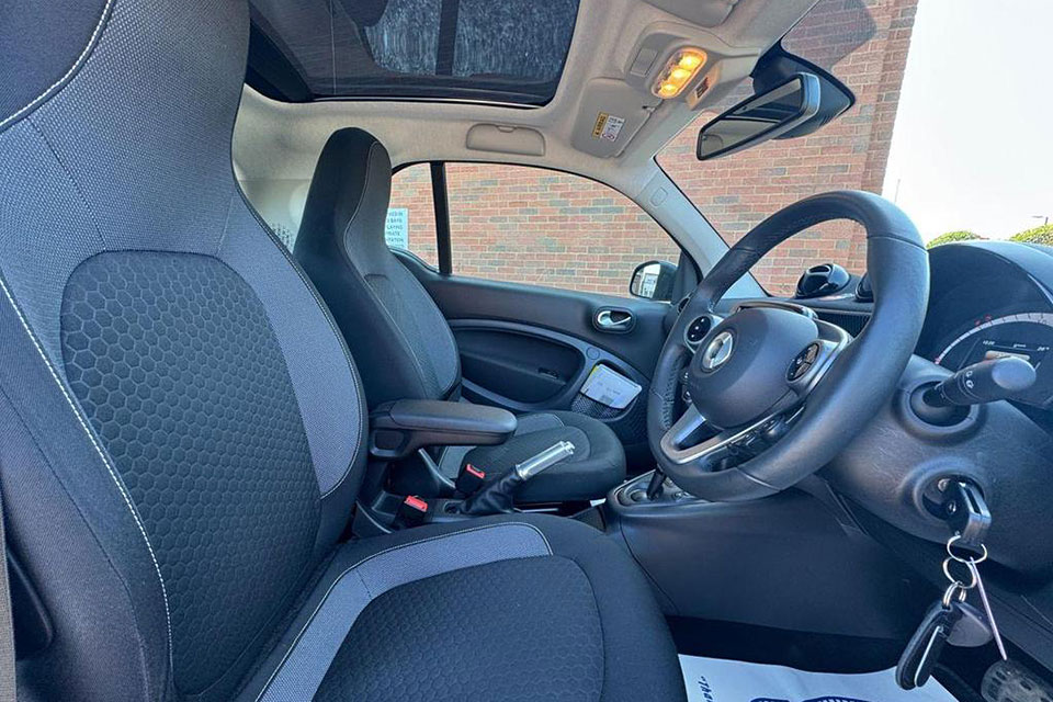 特選輸入車 Vol.703 スマート EQ フォーツー ブラバスライン（Smart EQ fortwo BRABUS Line）｜イギリス中古車販売