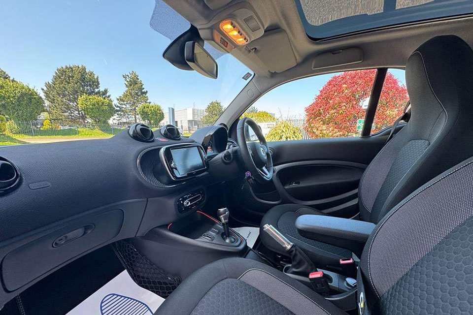 特選輸入車 Vol.703 スマート EQ フォーツー ブラバスライン（Smart EQ fortwo BRABUS Line）｜イギリス中古車販売