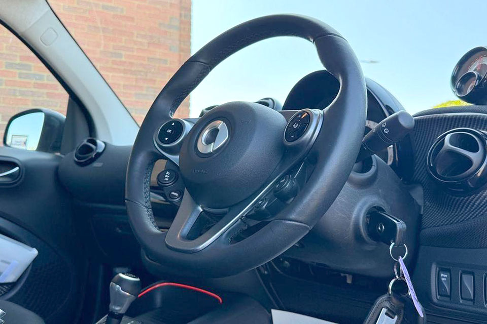 特選輸入車 Vol.703 スマート EQ フォーツー ブラバスライン（Smart EQ fortwo BRABUS Line）｜イギリス中古車販売