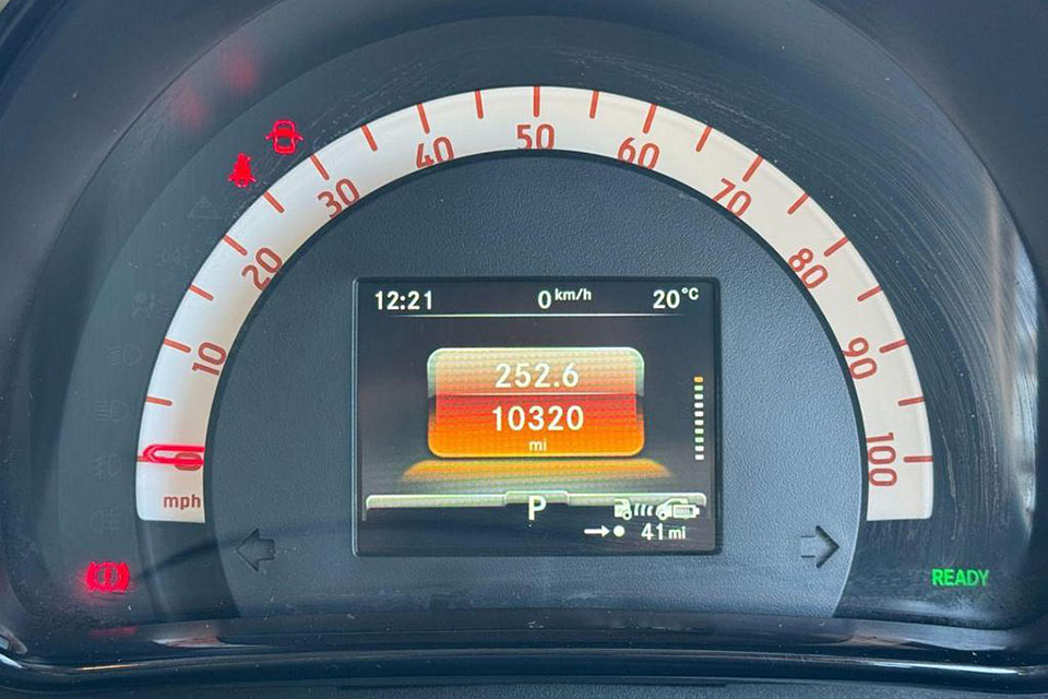 特選輸入車 Vol.703 スマート EQ フォーツー ブラバスライン（Smart EQ fortwo BRABUS Line）｜イギリス中古車販売