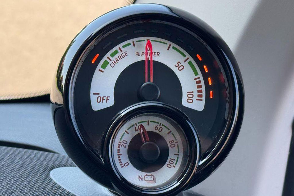 特選輸入車 Vol.703 スマート EQ フォーツー ブラバスライン（Smart EQ fortwo BRABUS Line）｜イギリス中古車販売