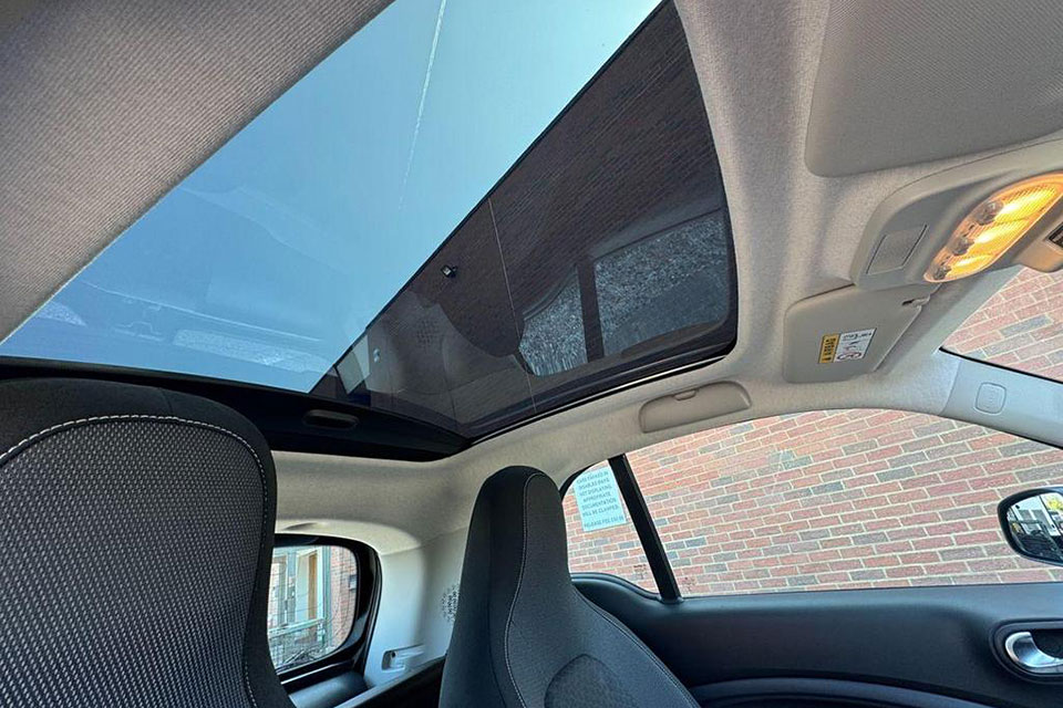 特選輸入車 Vol.703 スマート EQ フォーツー ブラバスライン（Smart EQ fortwo BRABUS Line）｜イギリス中古車販売