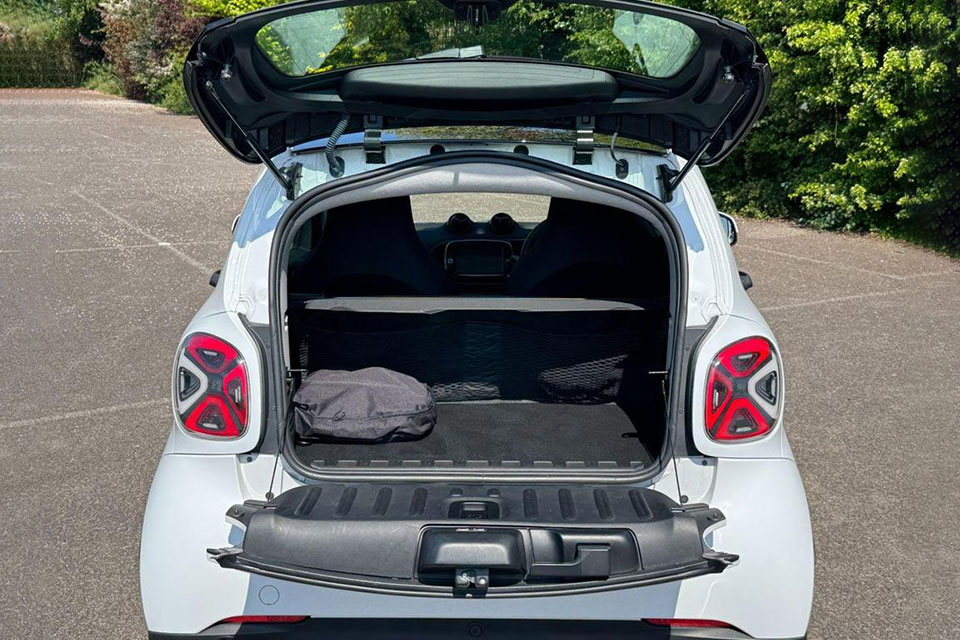 特選輸入車 Vol.703 スマート EQ フォーツー ブラバスライン（Smart EQ fortwo BRABUS Line）｜イギリス中古車販売