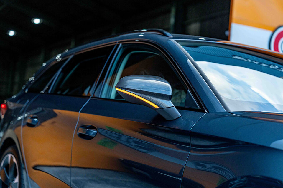 クプラ レオン 1.5TSI V1 エステート（CUPRA Leon 1.5TSI V1 Estate）を大阪府大阪市のT様にご納車