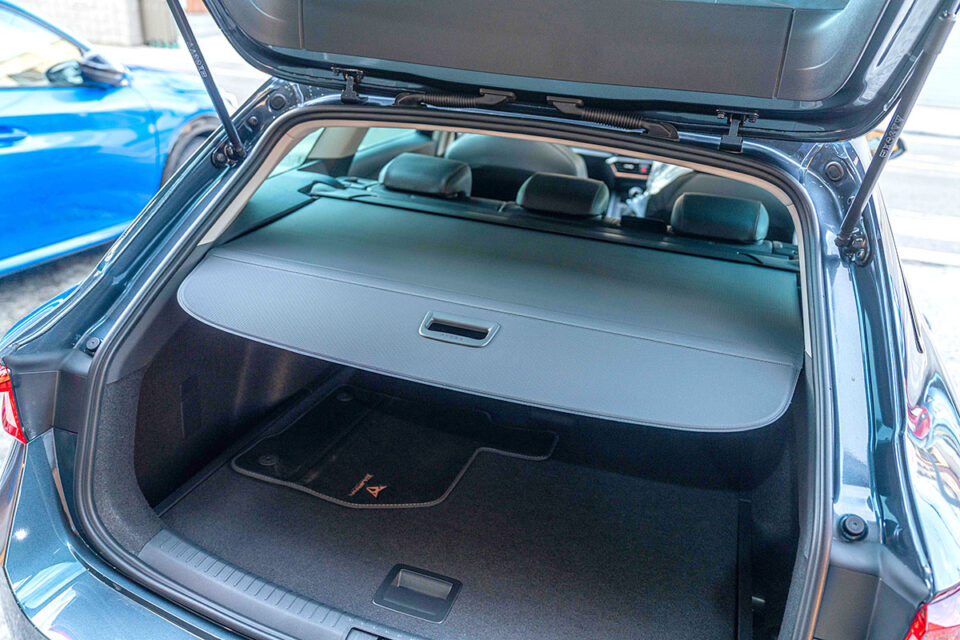 クプラ レオン 1.5TSI V1 エステート（CUPRA Leon 1.5TSI V1 Estate）を大阪府大阪市のT様にご納車