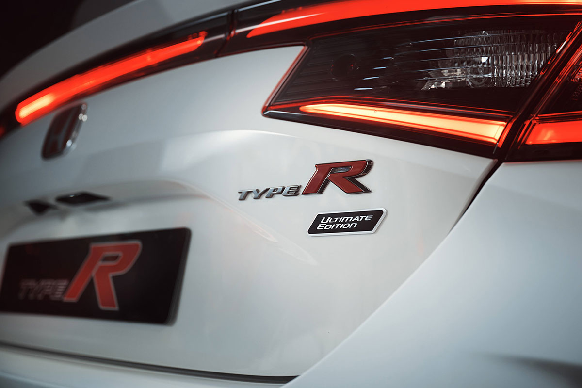 特選輸入車 Vol.704 ホンダ シビック タイプR アルティメット エディション（HONDA CIVIC TYPE R Ultimate Edition）｜生産終了となるタイプRの有終の美を飾る40台限定モデル発売｜イギリス新車販売