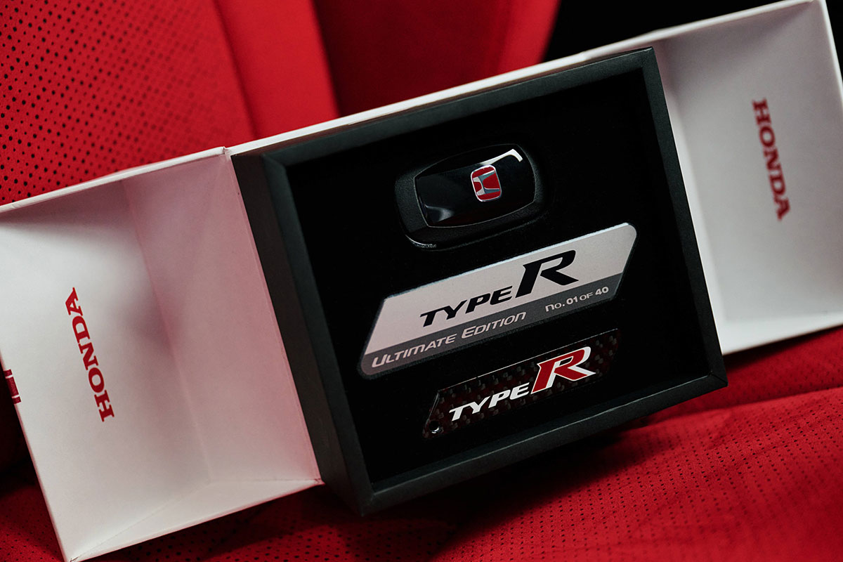 特選輸入車 Vol.704 ホンダ シビック タイプR アルティメット エディション（HONDA CIVIC TYPE R Ultimate Edition）｜生産終了となるタイプRの有終の美を飾る40台限定モデル発売｜イギリス新車販売