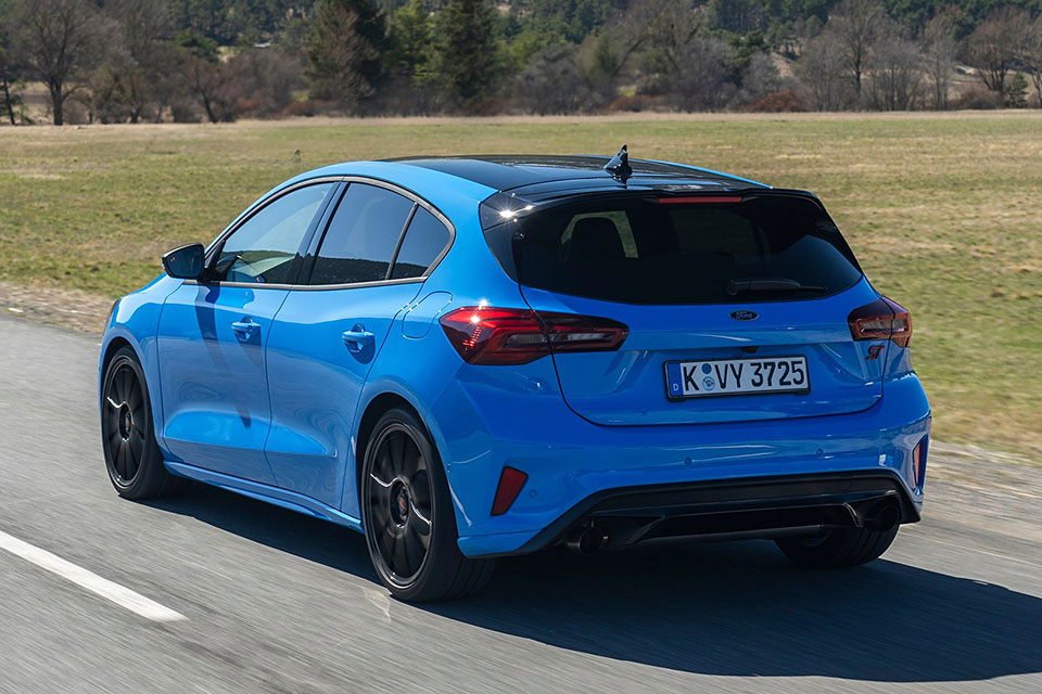 特選輸入車 Vol.705 フォード フォーカス ST エディション (Ford Focus ST Edition)｜VWゴルフと並ぶベンチマークカー、2025/11生産終了｜イギリス新車販売