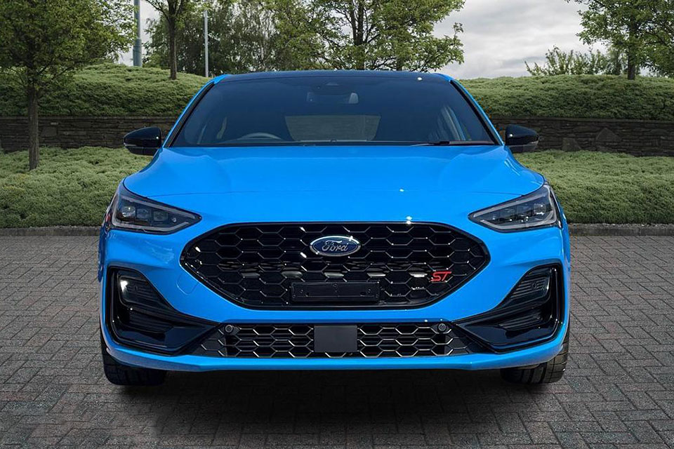 特選輸入車 Vol.705 フォード フォーカス ST エディション (Ford Focus ST Edition)｜VWゴルフと並ぶベンチマークカー、2025/11生産終了｜イギリス新車販売