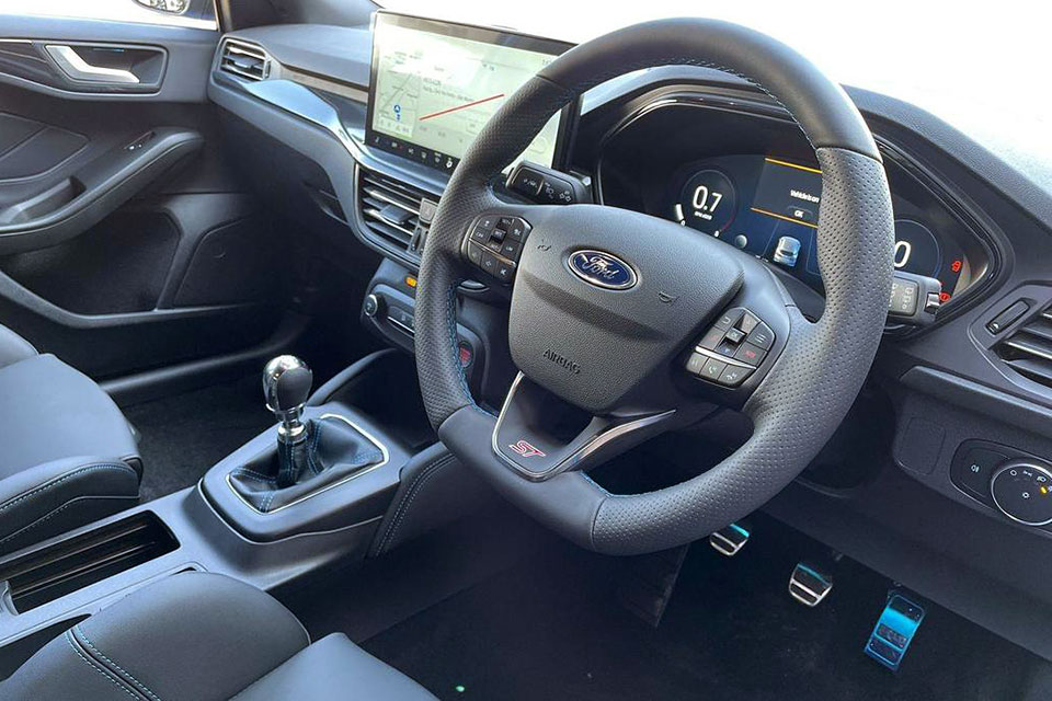 特選輸入車 Vol.705 フォード フォーカス ST エディション (Ford Focus ST Edition)｜VWゴルフと並ぶベンチマークカー、2025/11生産終了｜イギリス新車販売