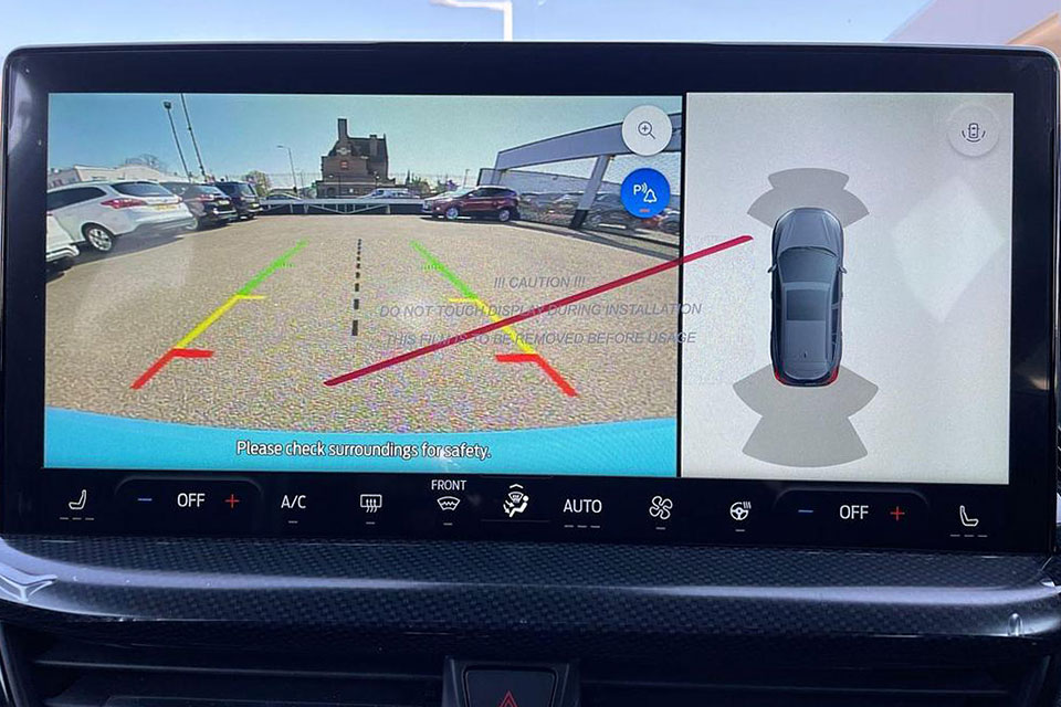 特選輸入車 Vol.705 フォード フォーカス ST エディション (Ford Focus ST Edition)｜VWゴルフと並ぶベンチマークカー、2025/11生産終了｜イギリス新車販売