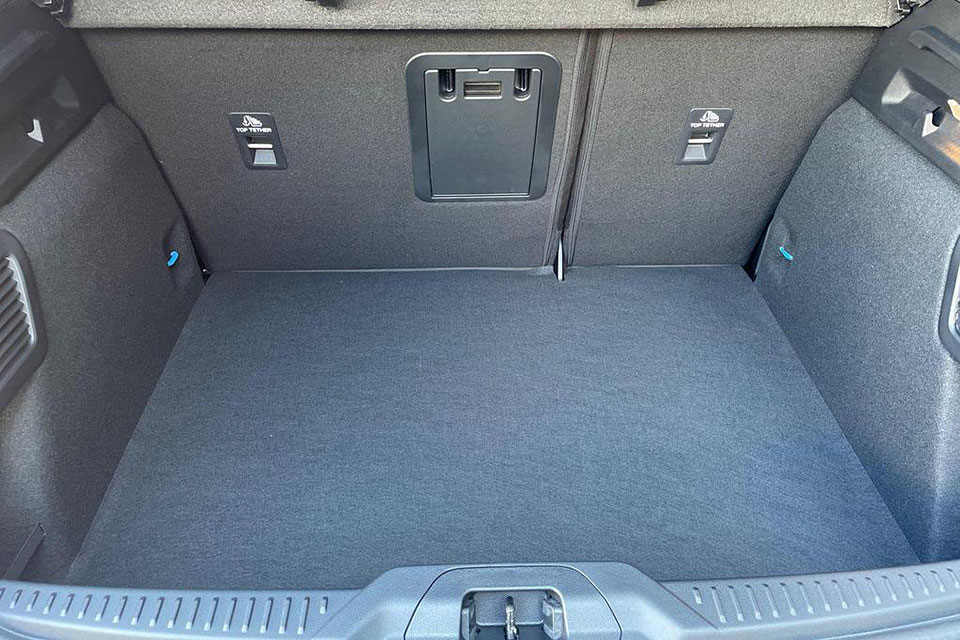 特選輸入車 Vol.705 フォード フォーカス ST エディション (Ford Focus ST Edition)｜VWゴルフと並ぶベンチマークカー、2025/11生産終了｜イギリス新車販売