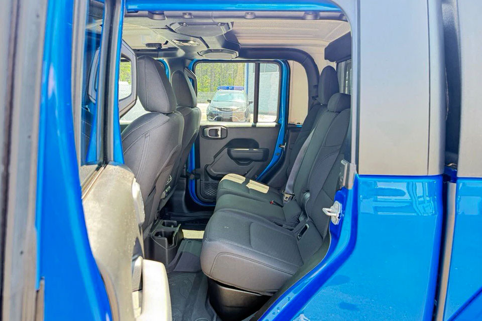 特選輸入車 Vol.707 ジープ グラディエーター ウィリス クルーキャブ 4x4（JEEP Gladiator Willys Crew Cab 4x4）| キャノピー装備の本格オフローダー｜米国中古車販売