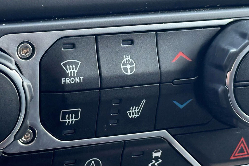 特選輸入車 Vol.707 ジープ グラディエーター ウィリス クルーキャブ 4x4（JEEP Gladiator Willys Crew Cab 4x4）| キャノピー装備の本格オフローダー｜米国中古車販売