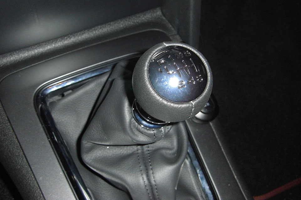 シフトチェンジ時に引っかかり感やガリッとした感触・異音がする原因と対処方法