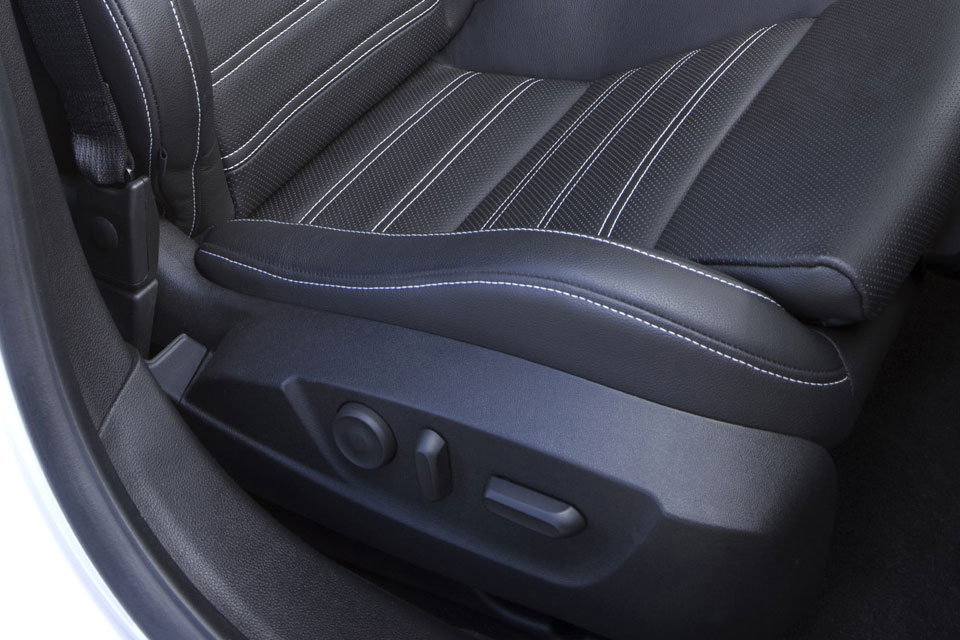 電動シートが動かない・調整が効かない原因と対処方法