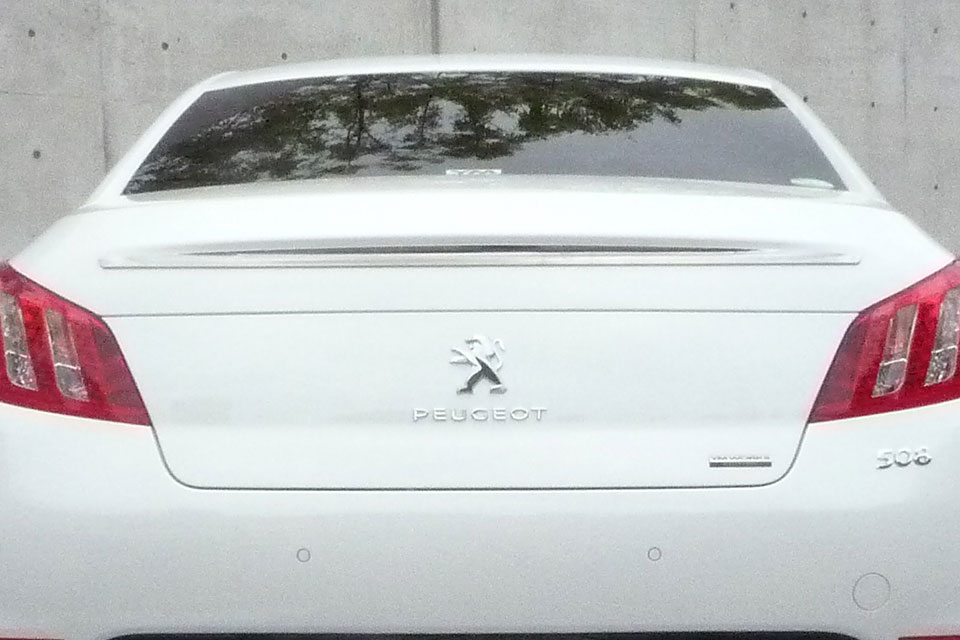 トランクのロックが解除できない・ロックされない原因と対処方法