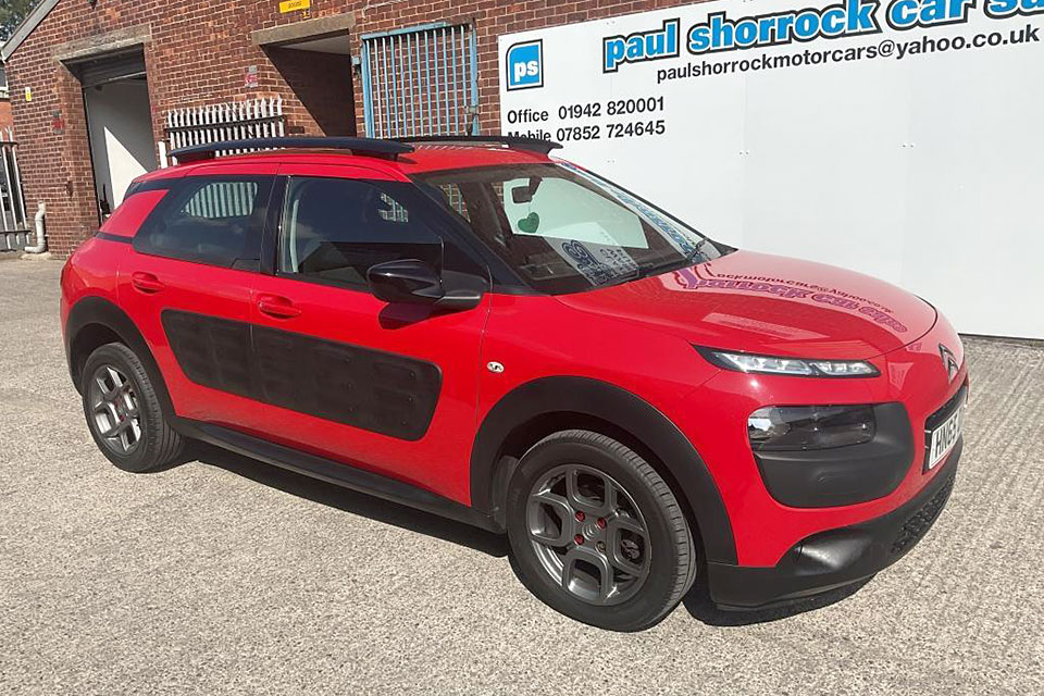 特選輸入車 Vol.709 シトロエン C4カクタス フィール（Citroën C4 Cactus Feel） | 日本未導入仕様 ディーゼル+5MTの右ハンドル低価格車 ｜イギリス中古車販売